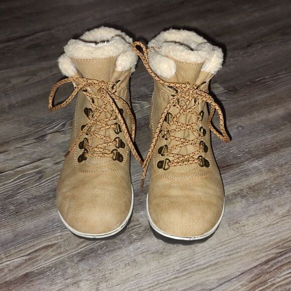 Jsport bluestone tan ankle boots faux fur lining Sz 7  EUC - Picture 2 of 8